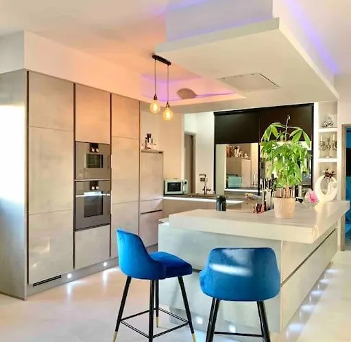 Maison Avec Piscine 别墅 *